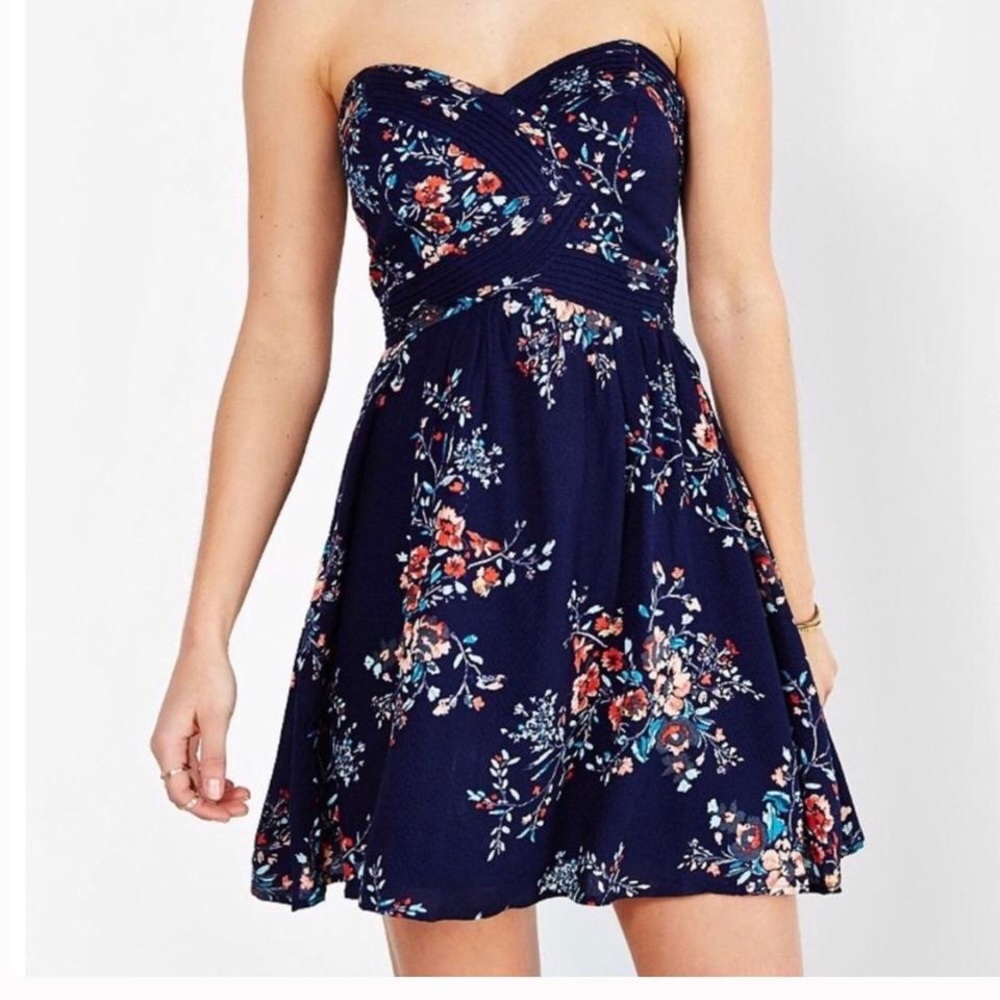 Urban Outfitters Kimchi Blue Grecian Strapless Dress Navy Blue Floral Size M